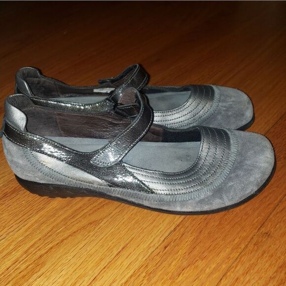 Naot gray suede leather Maryjane flats - Picture 1 of 7